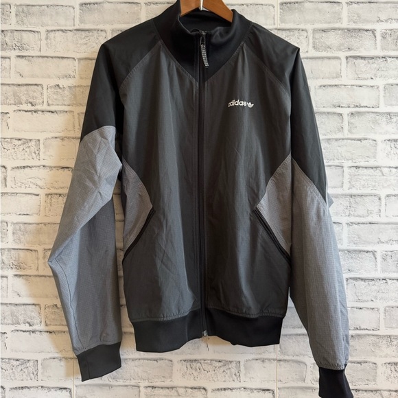 Men’s Adidas gray three tone windbreaker lightweight full zip jacket Medium - Picture 2 of 6